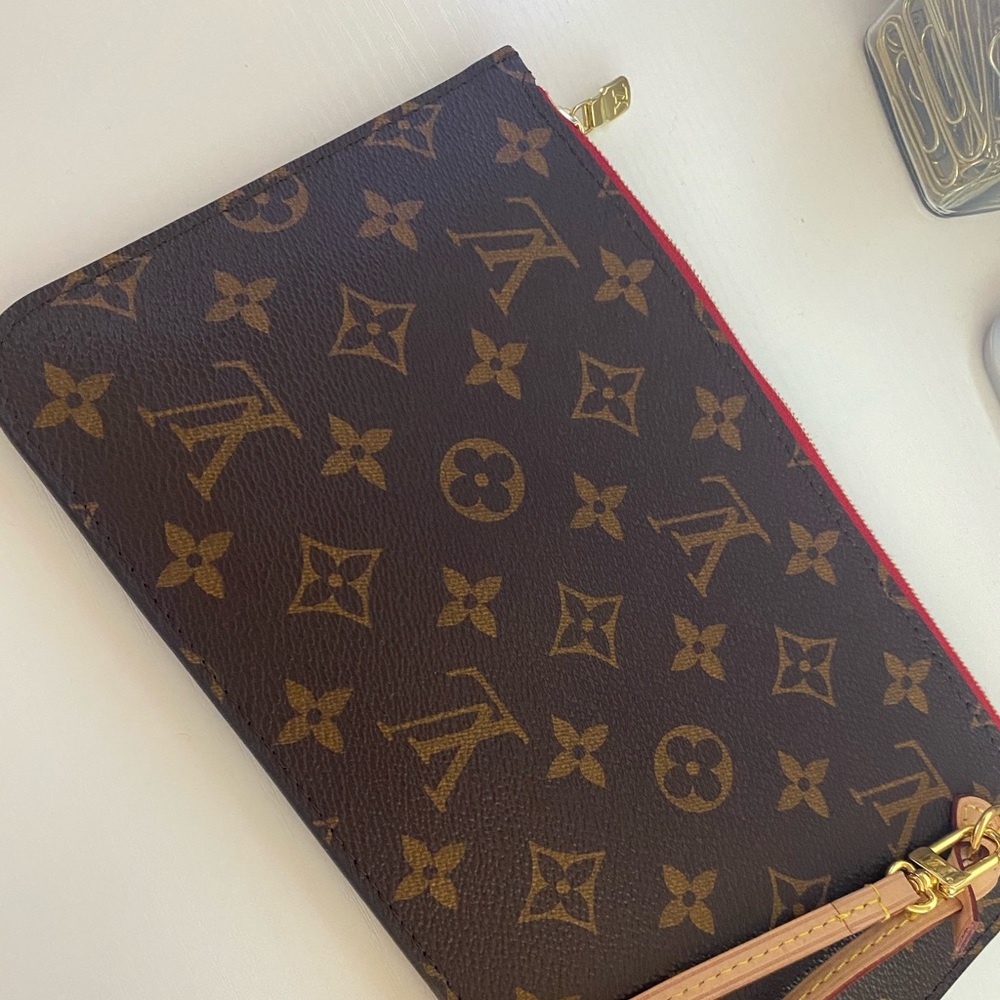 Louis Vuitton MM/GM Monogram Clutch in Cerise Red